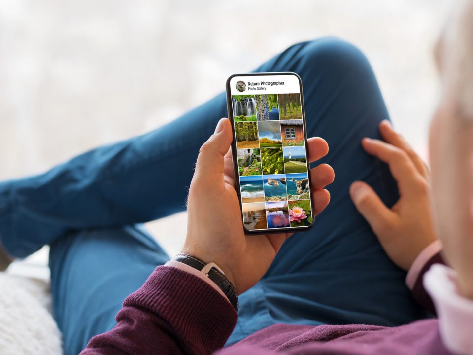 How to Delete Photo Albums on an iPhone